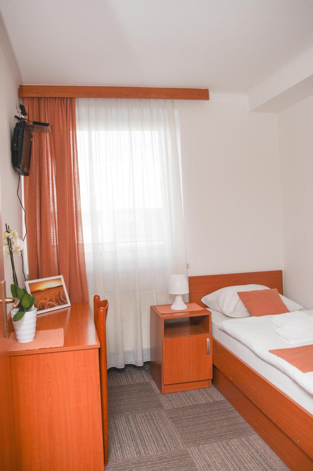 מלון Martjanci Restavracija In Prenocisca Carda מראה חיצוני תמונה